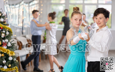Waltz performed by girls and boys during Christmas celebrations