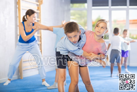 Young jiu jitsu students