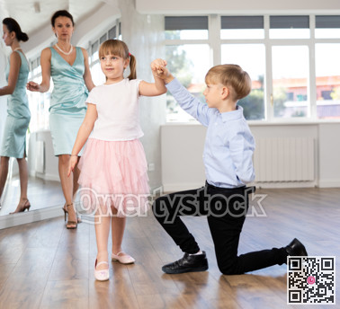 Boy and girl in pair train to dance contemporary vigorous hustle during classes.
