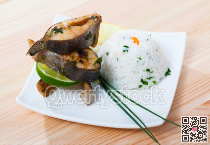Baked trout steaks with white rice