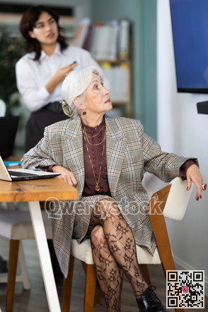 In study room, female business colleagues listens to lecture, look to presentation.