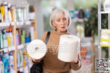 customer chooses large paper towels