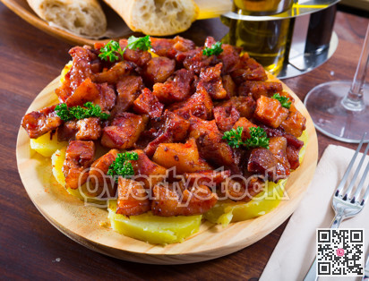 Roasted snouts of pigs with pepper