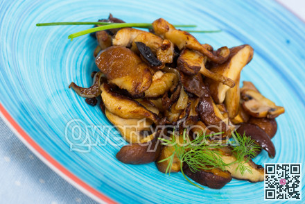 Roasted shiitake mushrooms with onion