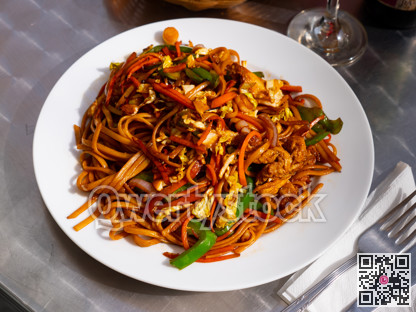 Fried noodles with vegetables