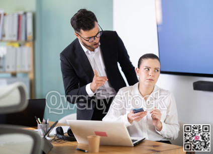 boss scolds at a woman who sits at the table and scrolls through social networks