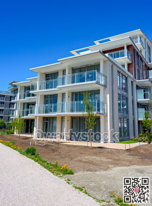 Gravel pathway along the new residential buildings under construction